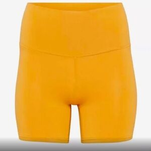 Aritzia Chill Atmosphere Hi-Rise Shorts